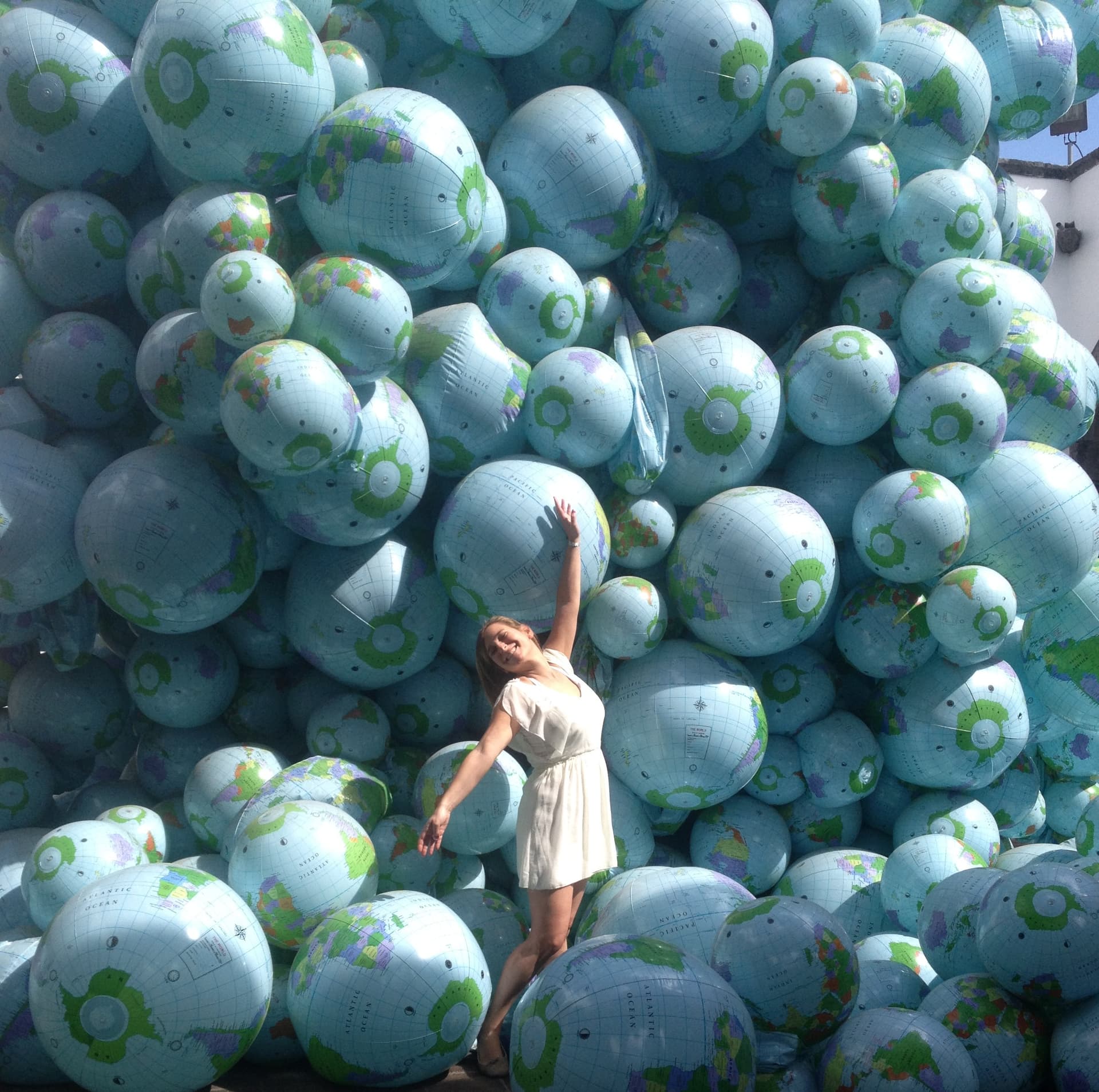 Représentation symbolique de l'interconnexion énergétique mondiale